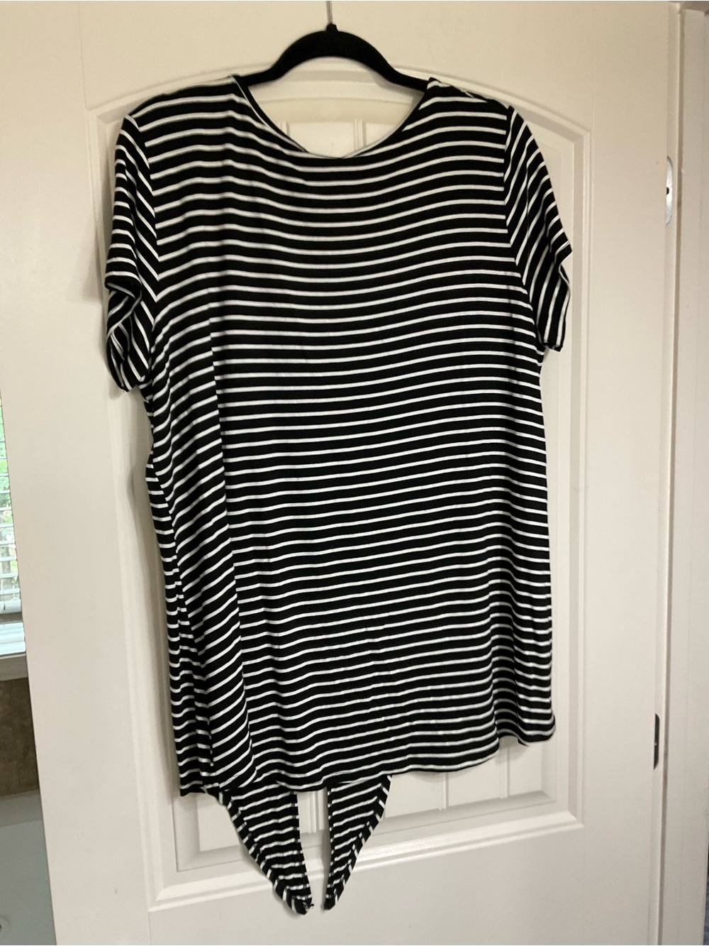 NWT Women’s Black & White Striped Tie-Hem Tee Size XL - Picture 7 of 7